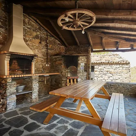 Casa Bugalhas Na Serra Da Lousa 度假居 *