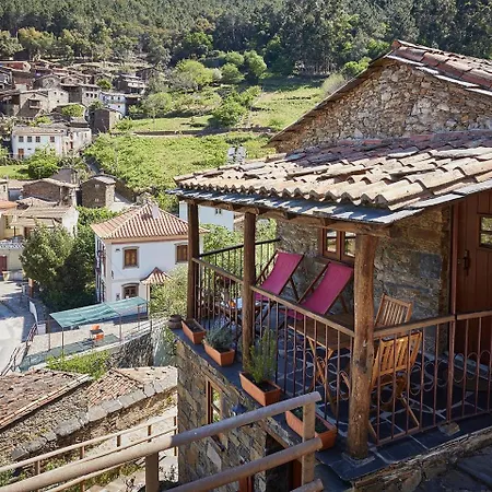 Casa Bugalhas Na Serra Da Lousa 度假居
