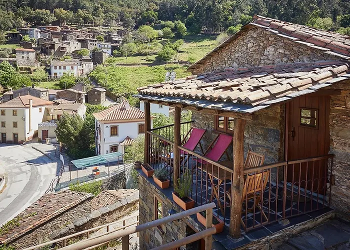 Casa Bugalhas Na Serra Da Lousa 度假居